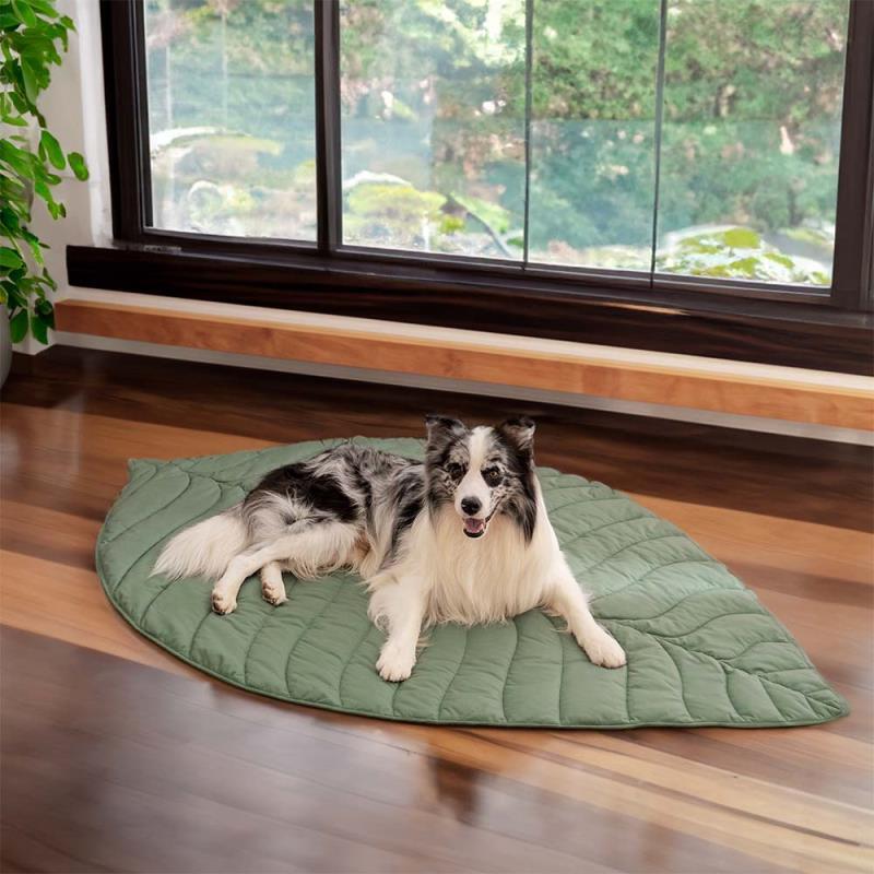 Universal Four Seasons Pet Mat